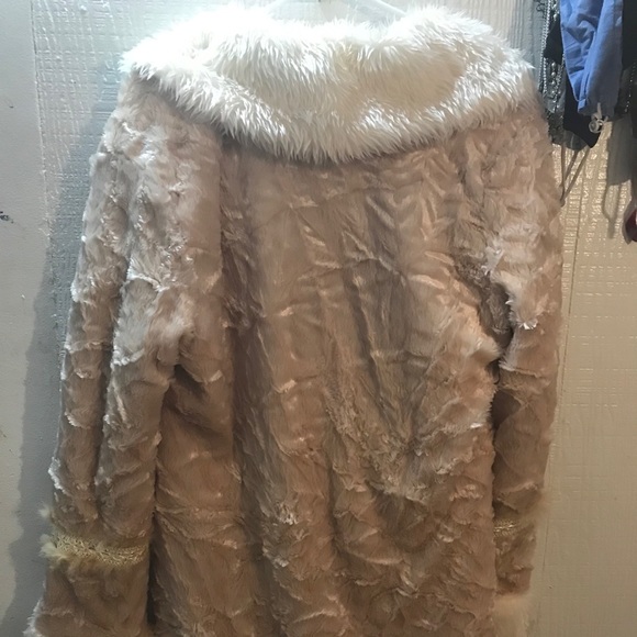 Coat - Picture 2 of 8